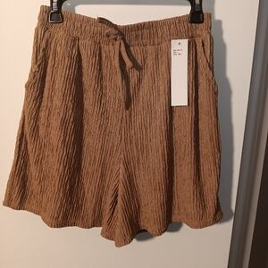 Chic High Waist Textured Shorts in Tan
